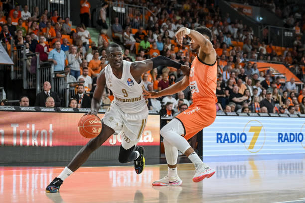 他不仅在进 他不仅在进