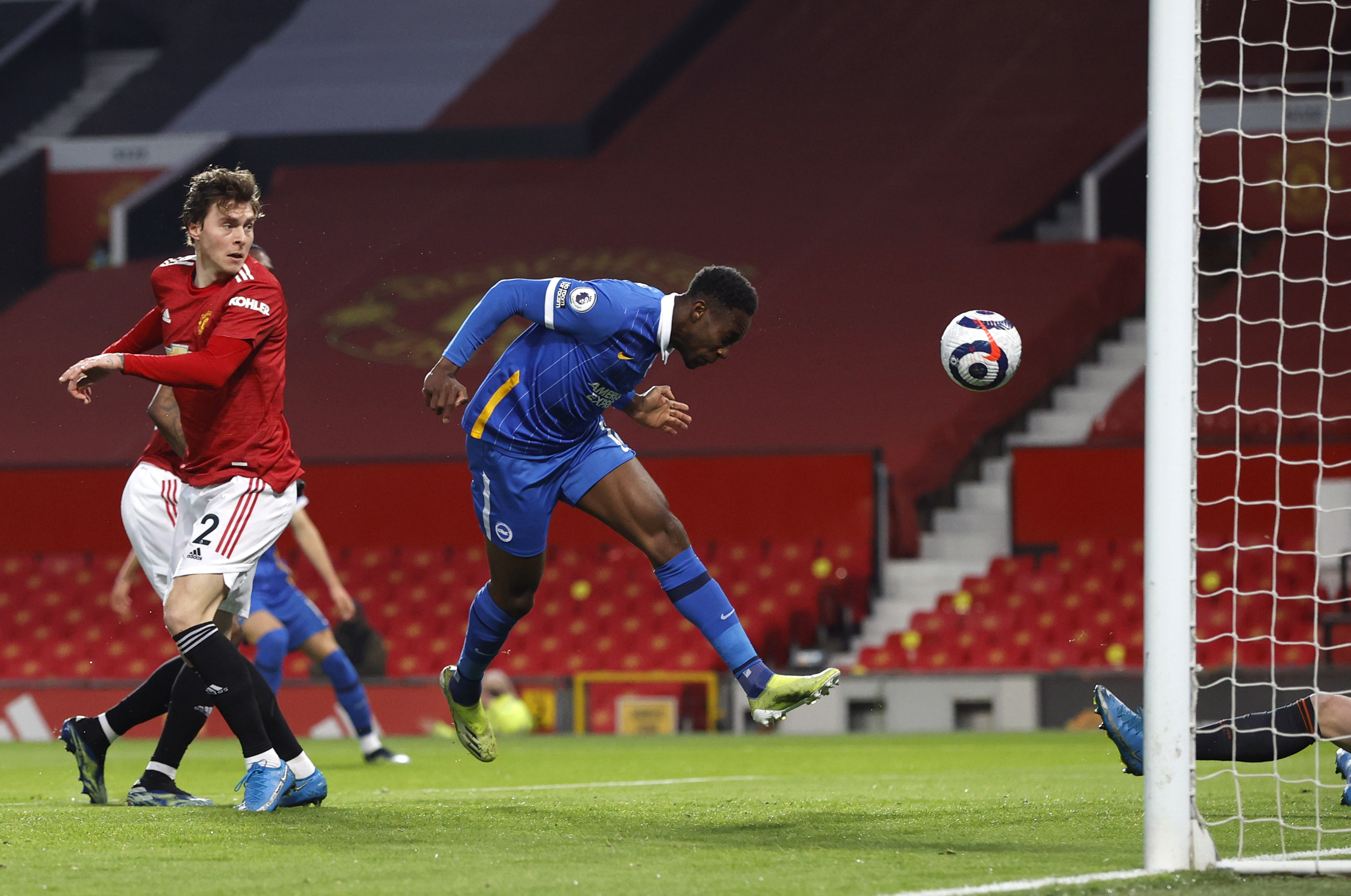 并保持防守 并保持防守